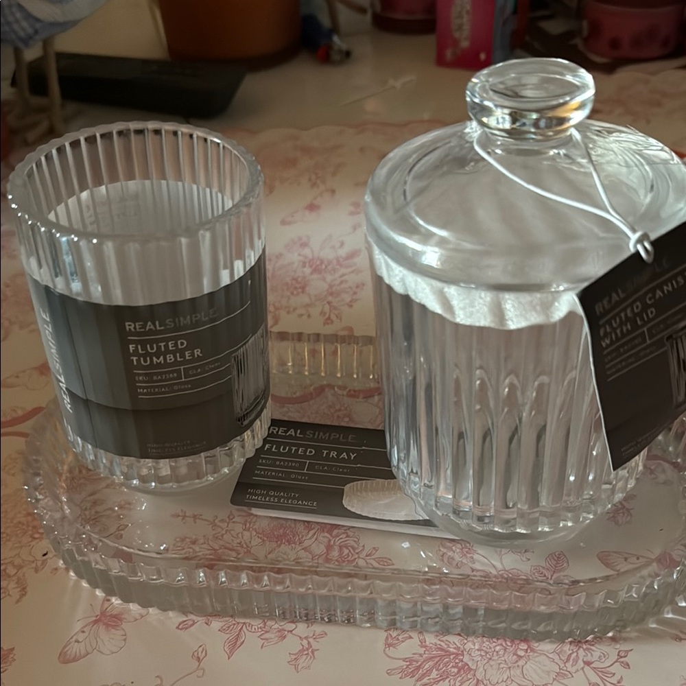 Simple Clear Fluted Tumbler Bath Set